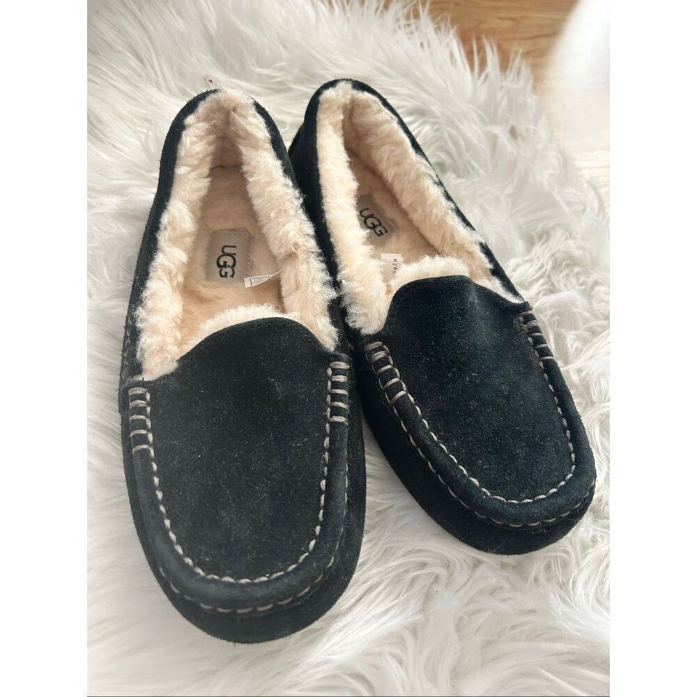 Ugg ansley slipper indoor outdoor size 7 light used suede